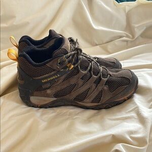 Merrell stone Men's size 8 Brown Hiking Shoes barely worn excellent condition